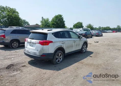 2015 Toyota Rav4 Xle z USA, uszkodzony, nr VIN JTMRFREV6FJ019556